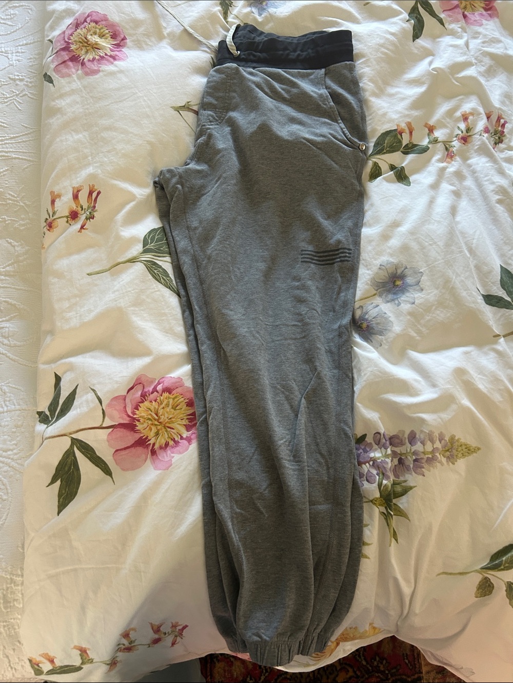 Vuori Gray Elastic Cuff Jogger Pants